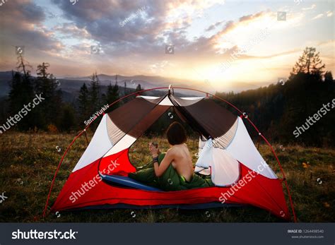 Rear View Naked Woman Sitting Tent Foto Stock Shutterstock
