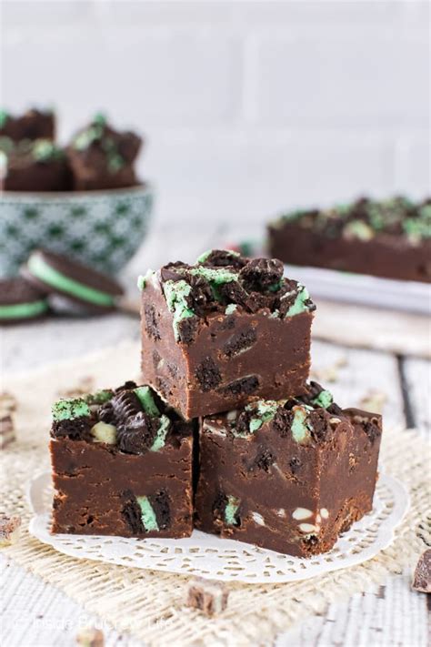 The entire sandwich cookie is then covered in rich chocolate fudge. Chocolate Mint Oreo Fudge - Inside BruCrew Life