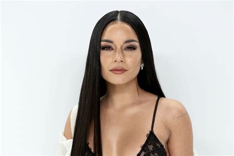 Vanessa Hudgens Poses In Lacy Bra Hidden Heels At Cfda Awards Footwear News