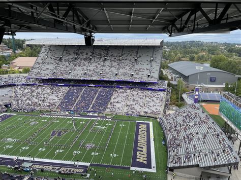 Husky Stadium Welcomes Late Arriving Crowd Sports Illustrated