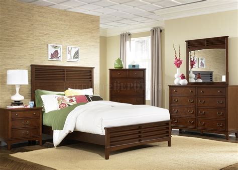 Since transitional interior design is all about unexpected yet carefully coordinated mixes, go for simple silhouettes transitional style bedroom. Burnished Tobacco Finish Transitional Style Bed w/Options