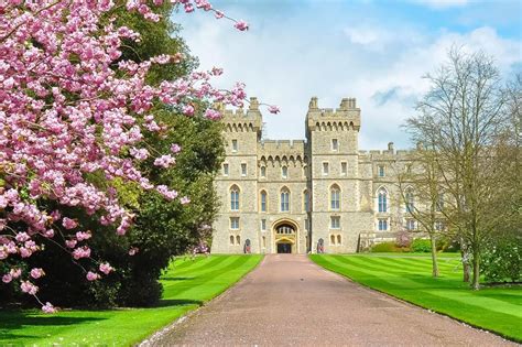 Britains Prettiest Palaces Fit For A Queen