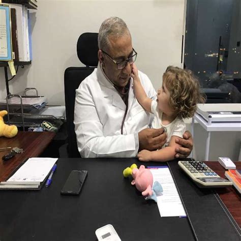 دكتور أحمد صالح Ahmed Saleh استشاري طب الاطفال دليل الأطباء