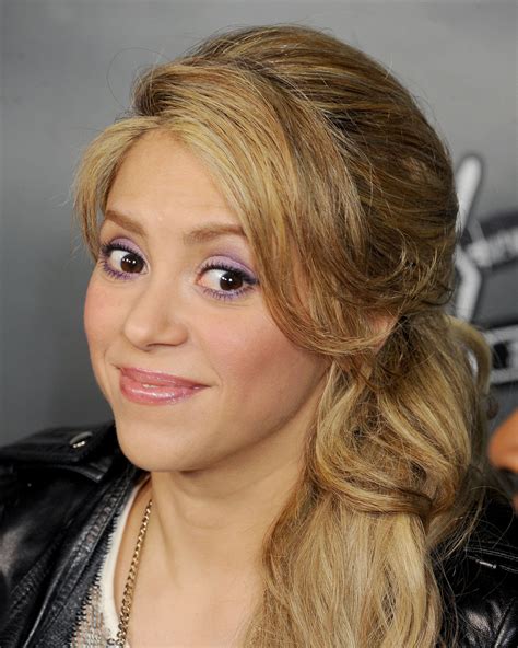 Shakira isabel mebarak ripoll (/ʃəˈkɪərə/; Shakira Shares Romantic Vacation Photos Of Her And Boyfriend Gerard Pique In Hawaii (PHOTOS ...