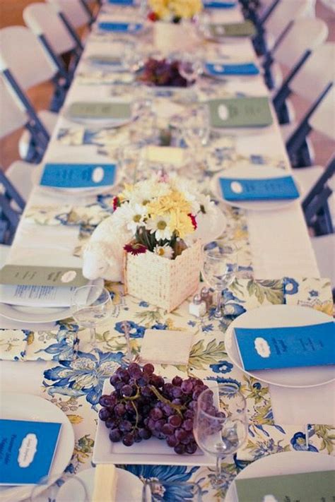 See more ideas about passover table, passover table setting, passover. 15 Beautiful Tablescape Ideas for Your Seder Dinner ...