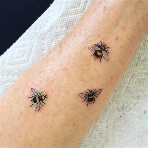 Pin By B On Sick Tatz Bee Tattoo Bumble Bee Tattoo Tiny Tattoos