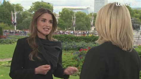 Queen Rania Of Jordan Says Elizabeth Ii Was The Queen Of The World Itv News Youtube