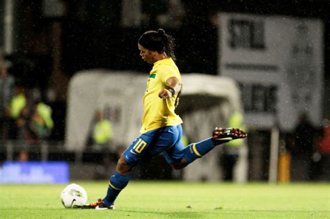 Ronaldinho Hd Wallpapers 1366x768