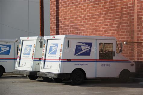 Camion De Service Postal Des Etats Unis Image Stock Ditorial Image Du Civil Automobile