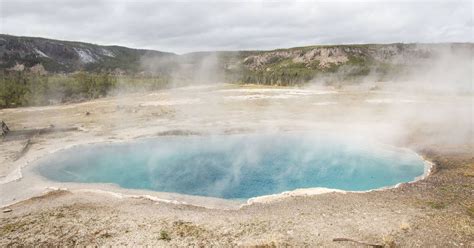 Explore The Upper Geyser Basin Trail In Yellowstone 10adventures