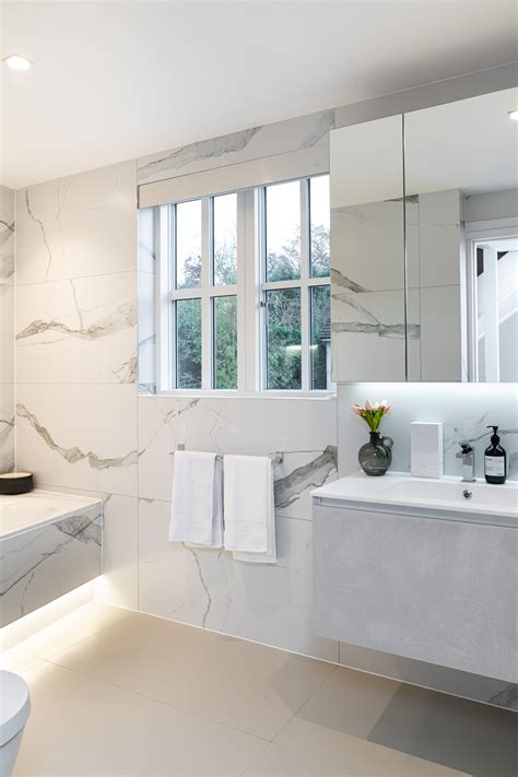 10 White Marble Tile Bathroom
