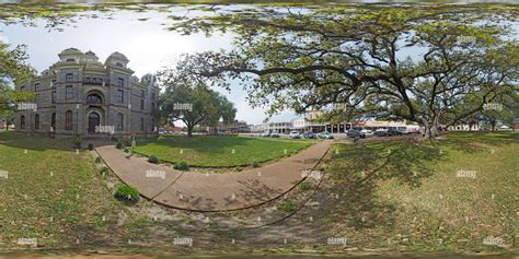 360° view of The famous hanging tree in the Goliad Town Square - Alamy