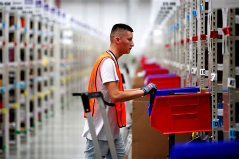 E-commerce hiring booms as traditional retail sheds jobs into holiday
