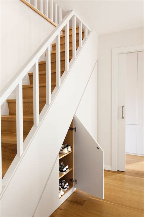 Den Raum unter der Treppe sinnvoll nutzen: Beispiele mit ...