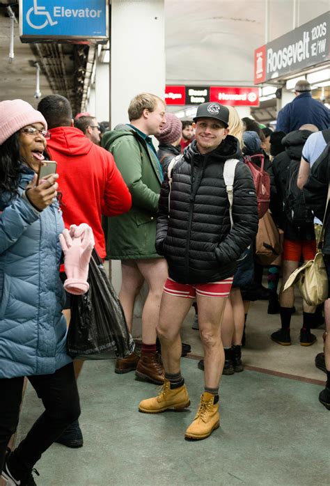 Take A Look At Photos From Chicagos No Pants Subway Ride