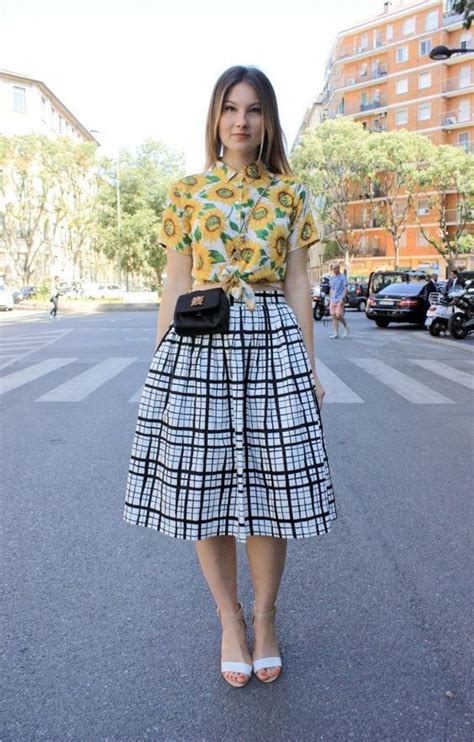 15 outfits that will inspire you to print clash right this second moda vintage moda estampas