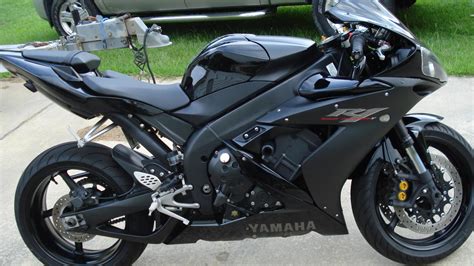 Yamaha yzf r1 is powered by 998 cc engine.this yzf r1 engine generates a power of 200 ps @ 13500 rpm and a torque of 112.4 nm. FS: 2004 Yamaha R1 - R/C Tech Forums