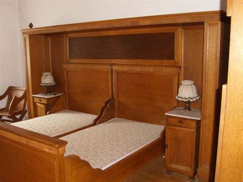 Schlafzimmer eiche günstig online kaufen günstige schlafzimmer in eiche in allen preislagen im schlafzimmer wildeiche massiv werden sie sich gerne und so lange wie möglich aufhalten. Schlafzimmer antik massiv Eiche