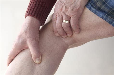 Pain In Back Of Knee Symptoms Causes And Treatment