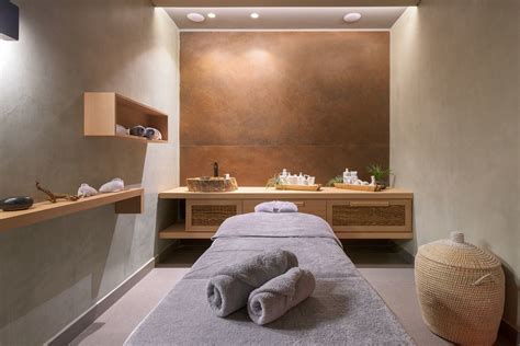 pin by lucie mosnier on cabine soin massage les louves spa room decor massage room decor