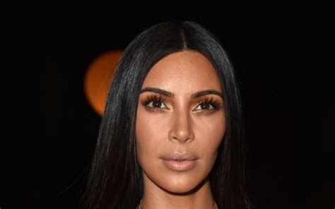 Sexy Curvilínea E Cool Os 40 Melhores Looks De Kim Kardashian Nas