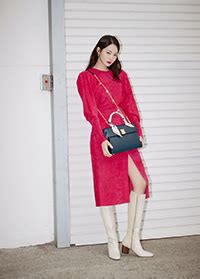 フォトシンミナ赤のワンピより強烈魅惑的な美貌 Chosun Online 朝鮮日報