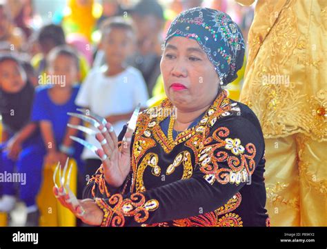 Tausug Hi Res Stock Photography And Images Alamy