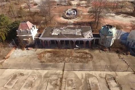 Watch Eerie Footage Of Abandoned Geauga Lake Theme Park
