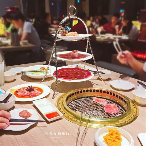 Jun 22, 2021 · 屋馬燒肉外帶 x 屋馬防疫套餐這一波疫情來的快又猛，對餐飲業來說真的是重重的一擊，連以往一位難求的屋馬燒肉和輕井澤火鍋也相繼推出了外帶餐點…居家防疫期間想吃屋馬燒肉也可以帶回家，這篇來介紹屋馬外帶燒肉套餐，再搭配經典的海鮮粥，一秒把屋馬搬回家！ 台中南屯美食 屋馬燒肉 壽星慶生送超可愛糕點拼盤 當日再打9折 雖然不便宜但絕對吃到撐 超澎湃海陸燒烤 ...