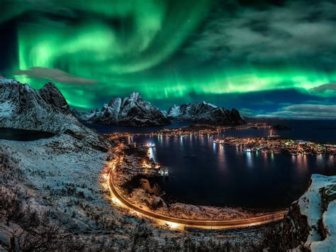 Norways Lofoten Archipelago Is Made Up Of Six Main Islands And