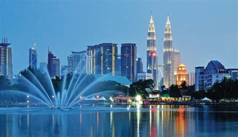 Considering humidity, temperatures feel hot all year with a chance of rain throughout most of the year. The 10 best places to visit in Malaysia