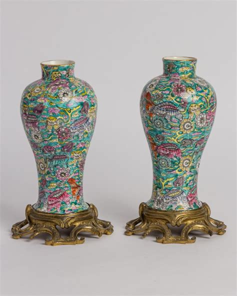 Lot A Pair Of Chinese Baluster Shaped Vases 9 12 In 241 Cm H