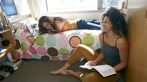 What Are The Pros And Cons Of Having A College Roommate College Covered