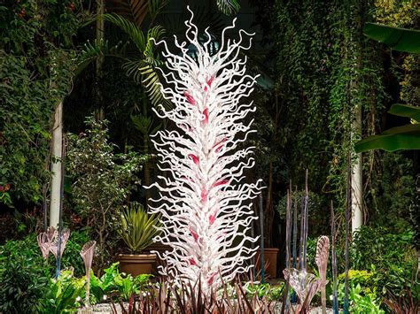 Chihuly Complements — And Sometimes Competes With — Nature At New York