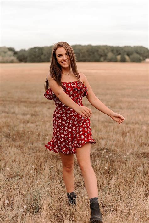 Senior Photography Girl Poses Senior Pictures Girl Poses Hot Country