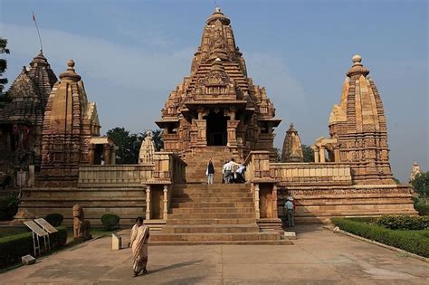Temples Of Khajuraho Khajuraho Temple Famous Monuments India Travel