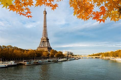 Premium Photo Seine In Paris With Eiffel Tower In Autumn Season In