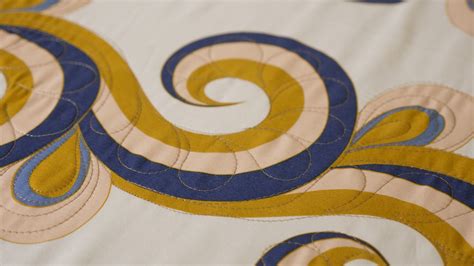Learn How To Machine Quilt A Feather With Angela Walters She Not Only