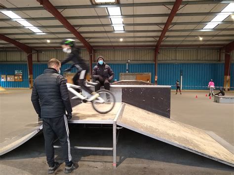 Nevertheless, the first bmx track in the uk was founded in landseer park, ipswich in 1980 by the ipswich bmx club which still provides coaching and races on a regular basis. BMX/Roller - Ecole Marcel Pagnol