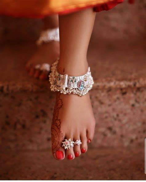 Bridal Silver Anklets Designs In 2020 Silver Anklets Designs Anklet Designs Beautiful Anklet