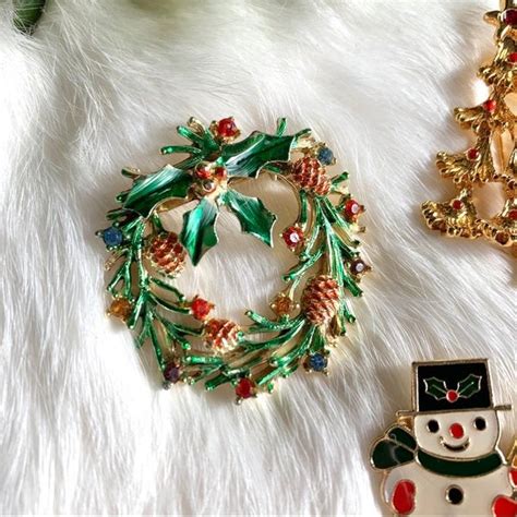 Vintage Bundle Of Three Christmas Brooches Shop Thrilling