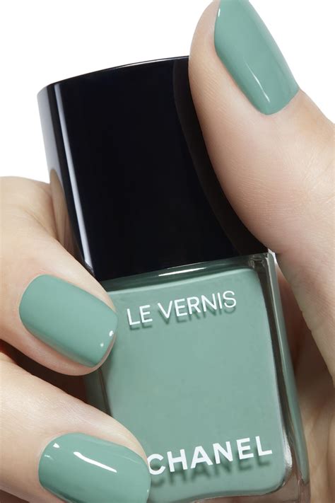 Application makeup visual 2 - LE VERNIS 590 - VERDE PASTELLO | Stylish