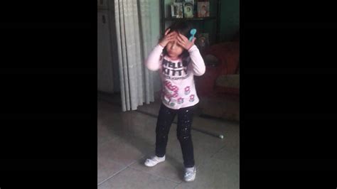 Mi Hija Bailando Su Cantante Favorito Maluma Youtube