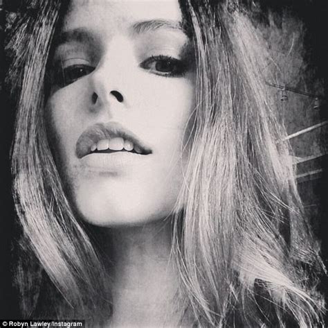 Robyn Lawley Shifts The Focus From Figure To Her Face In Selfie Daily