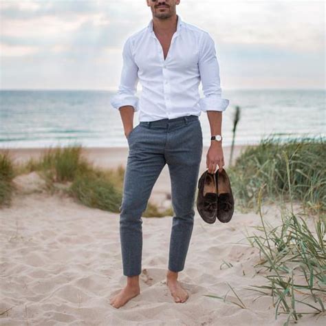 Usually all men carry the typical complimenting colored ties with the suits that they are wearing, well instead of this you can. 24 Beach Wedding Guest Outfits For Men | Mens summer ...
