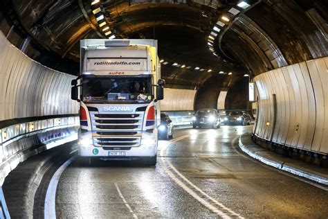 Transports Sécurité Des Tunnels Routiers Les Leçons Du Mont Blanc