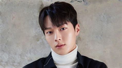 Selera kita mungkin berbeda and it's okay. 5 Drama Korea yang Dibintangi Aktor Tampan Jang Ki-yong