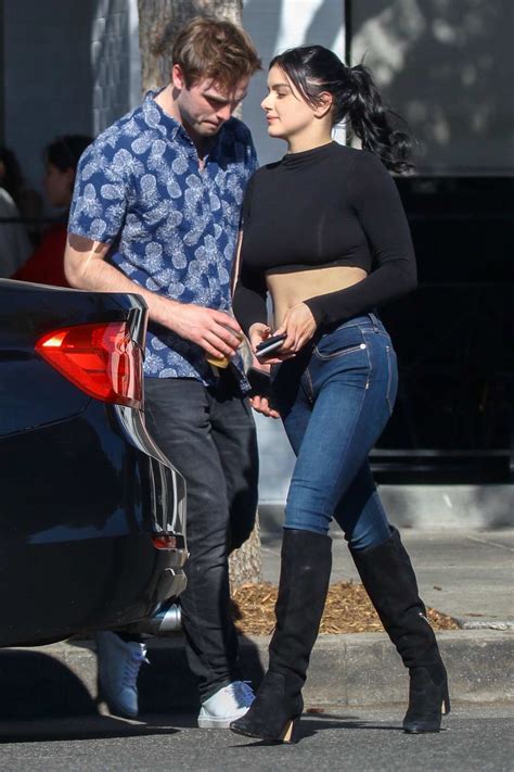 Ariel Winter Bares Her Midriff In A Black Crop Top And Jeans During A Lunch Date At Joan S On