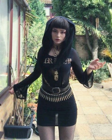 Pin By Joseph Willard On Gothic Goddesses Black Metal Girl Cute Goth