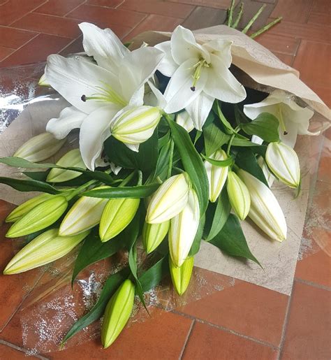 White Lily Bouquet Buy Online Or Call 0161 881 2375